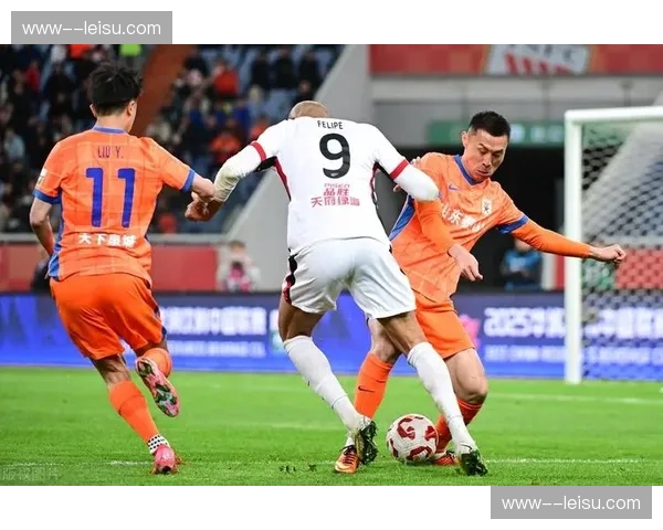 山东泰山防线遭遇历史性溃败 客场零比四暴露阵容老化问题