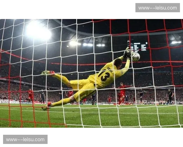 弗赖堡定位球防守：诺伊尔击球失误的战术影响